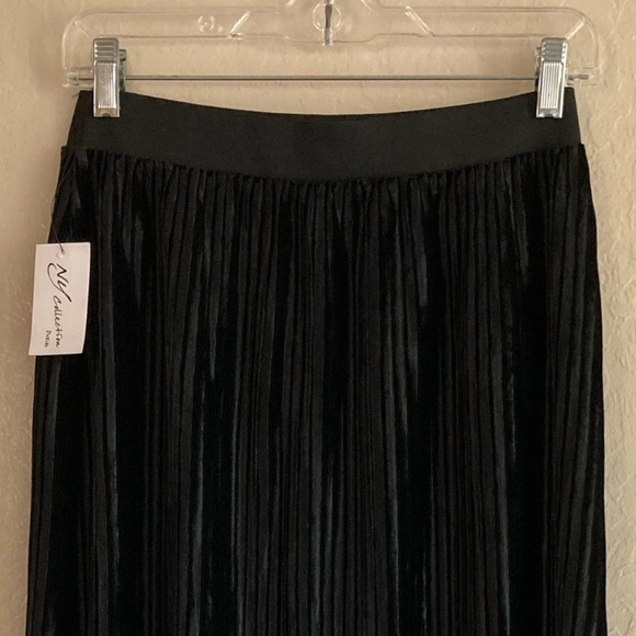 NWT NY Collection Black Velvet Pleated Midi Skirt Petite Medium - Picture 7 of 7